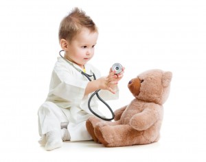 medvídek a kluk hrající si na lékaře. Dětský lékař, Marianské Hory
